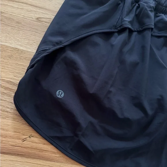 lululemon athletica Black Women's Skirt built in shorts sz 4 inner tag intact - Picture 2 of 5